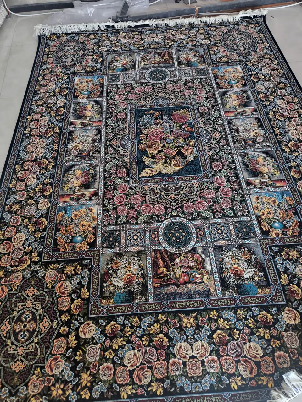 یک جفت فرش ۹ متری ۷۰۰ شانه نقشه باغ ارم سرمه ای